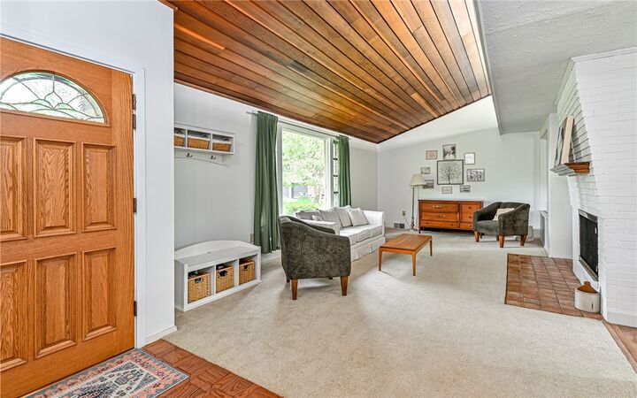 Property Photo: 10595 Crest Rd PA 15090