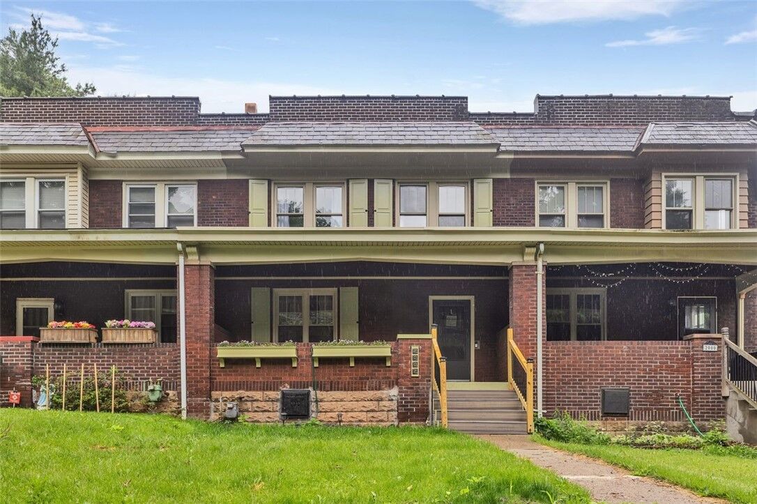 Property Photo:  2002 Lacrosse St  PA 15218 