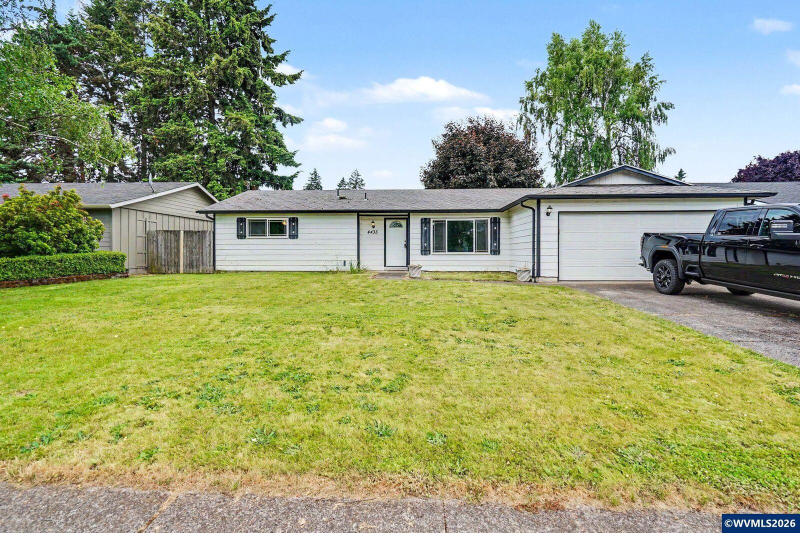 Property Photo: 4435 Panther Ct NE OR 97303