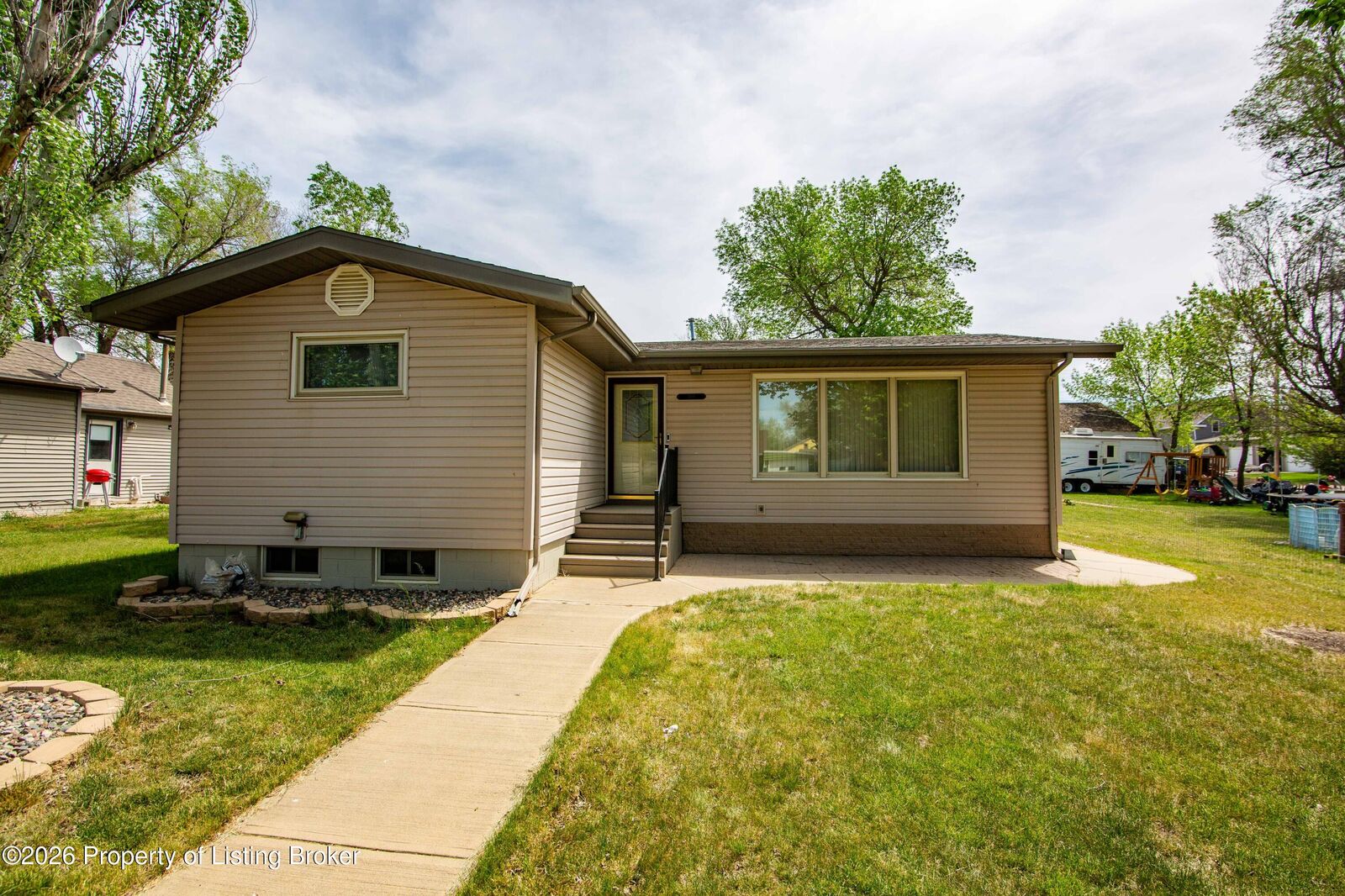 Property Photo: 309 1st Avenue SW ND 58623