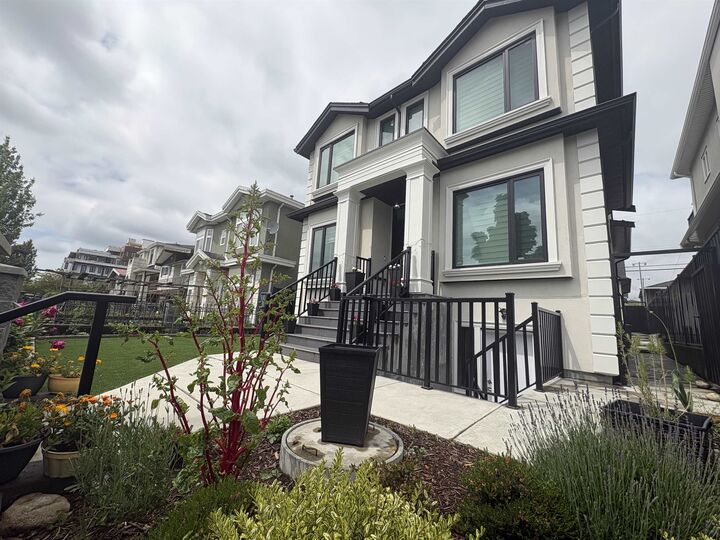 Property Photo: 759 E 57th Avenue BC V5X 1T3
