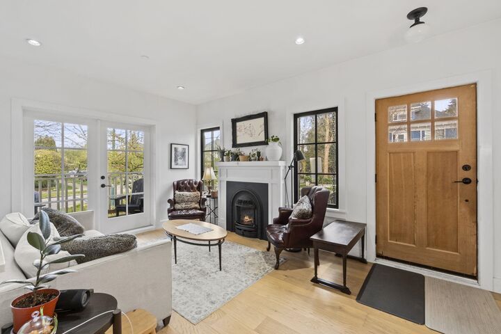 Property Photo: 2072 Kitchener Street BC V5L 2W8