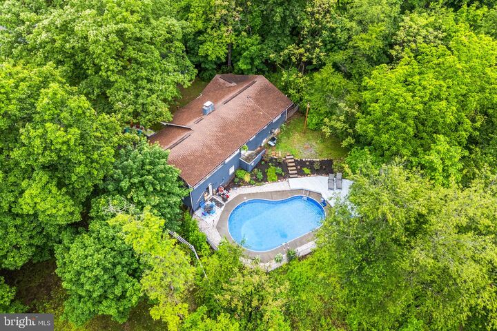 Property Photo: 121 Cherokee Trail VA 22602