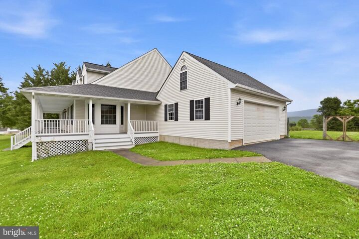 Property Photo: 33 Eldridge Lane WV 25414