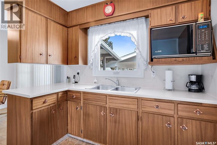 Property Photo:  1117 Y Avenue N  SK S7L 3L5 
