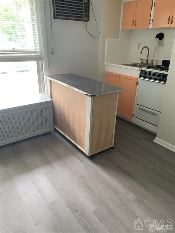 Property Photo:  76 S Adelaide Avenue 7  NJ 08904 