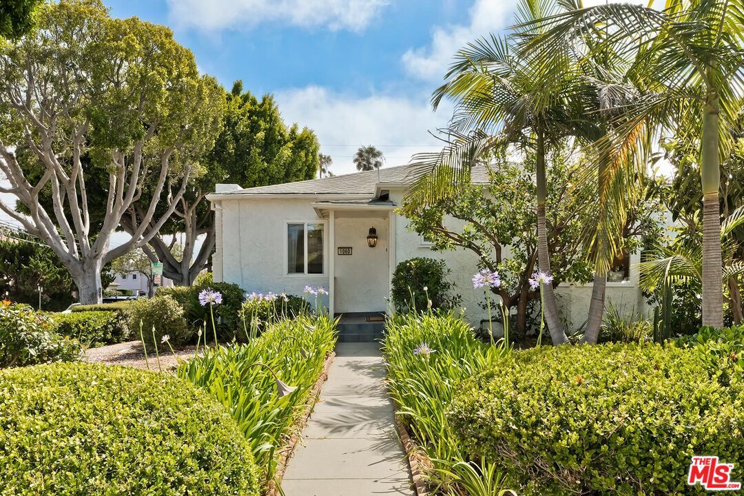 Property Photo: 1060 22nd St CA 90403