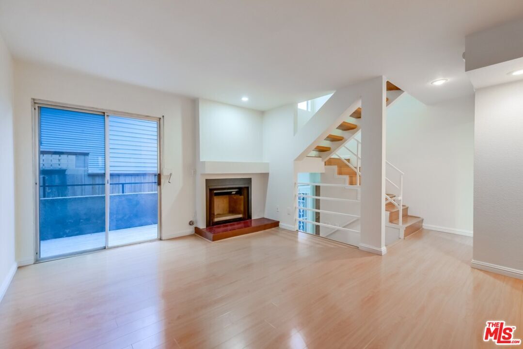 Property Photo: 1077 W Kensington Rd CA 90026