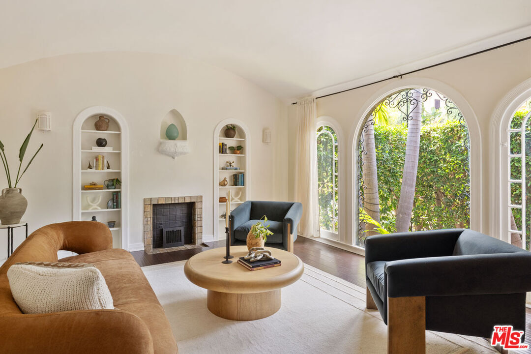 Property Photo:  830 Robinson St  CA 90026 