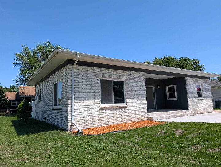 Property Photo:  100 3rd Avenue  NE 68662 