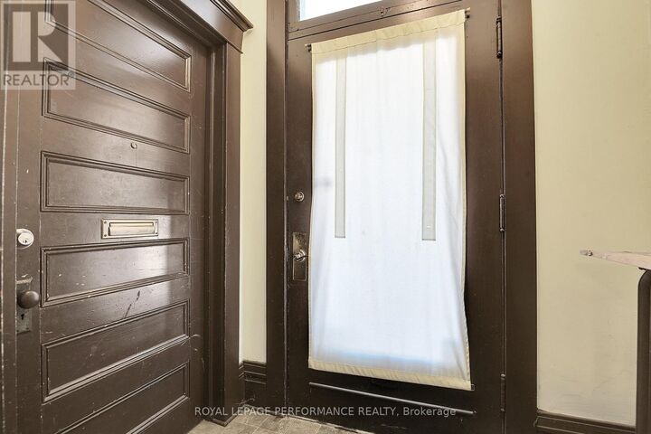 Property Photo:  66 Delaware Avenue  ON K2P 0Z3 