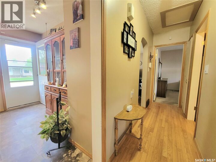 Property Photo:  303 3 Street E  SK S0K 4W0 