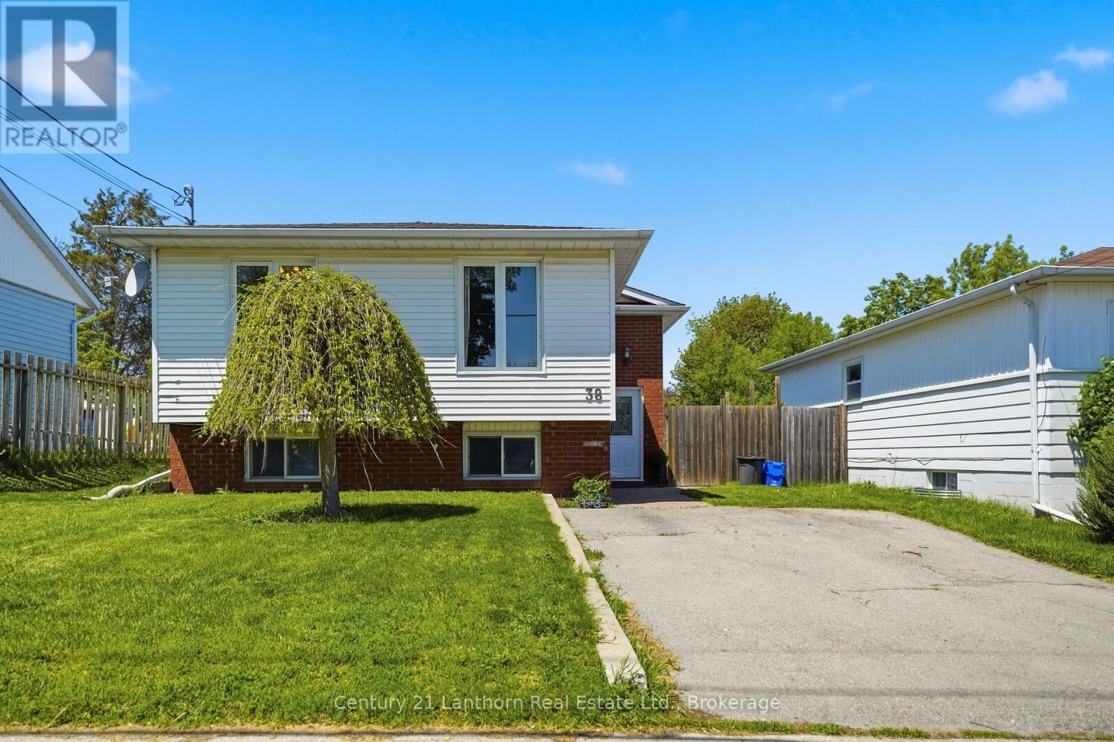 Property Photo: 38 Alfred Street ON K8V 2B1