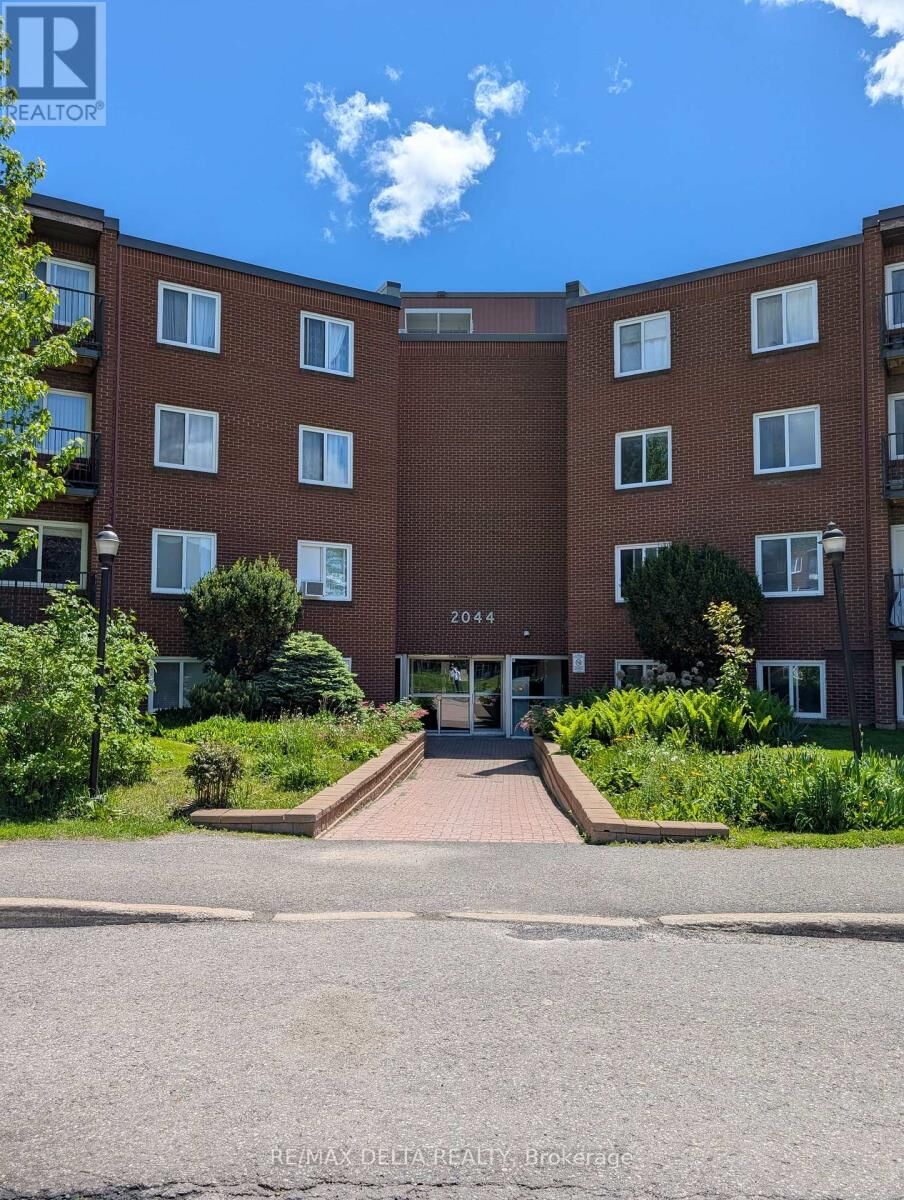 Property Photo:  2044 Arrowsmith Drive 202A  ON K1J 7V8 