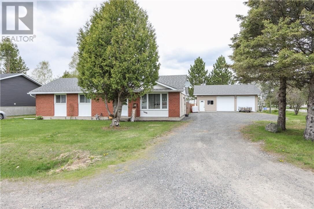 Property Photo:  1688 Harry Street  ON P3N 1J3 