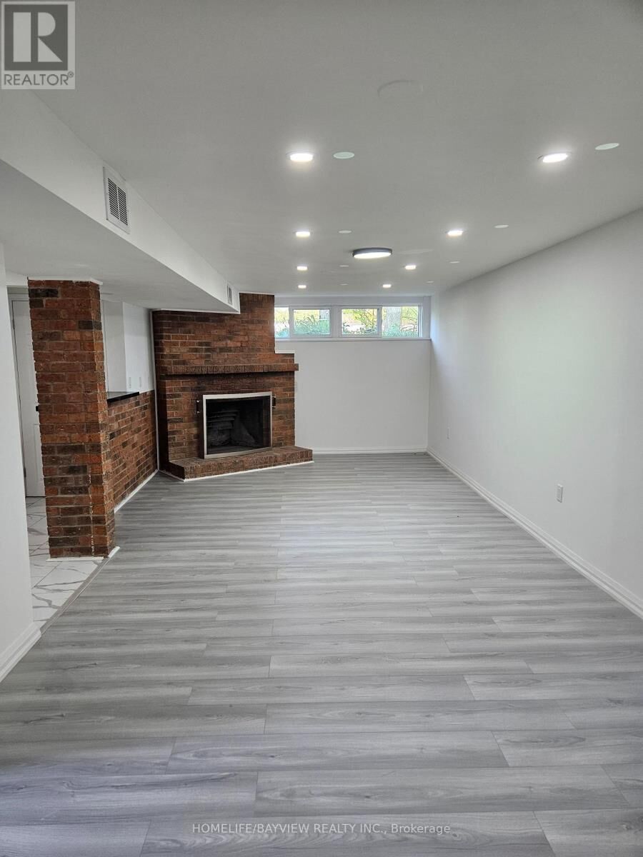 Property Photo: 90 Longford Drive Lower ON L3Y 2Y4