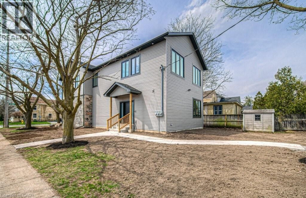 Property Photo:  1 Bond Street 3  ON N1R 4B2 