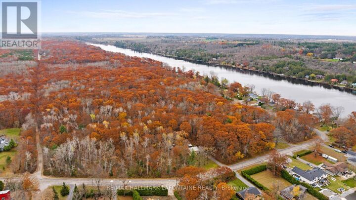 Property Photo:  881 Bayview Drive  ON K0A 3M0 