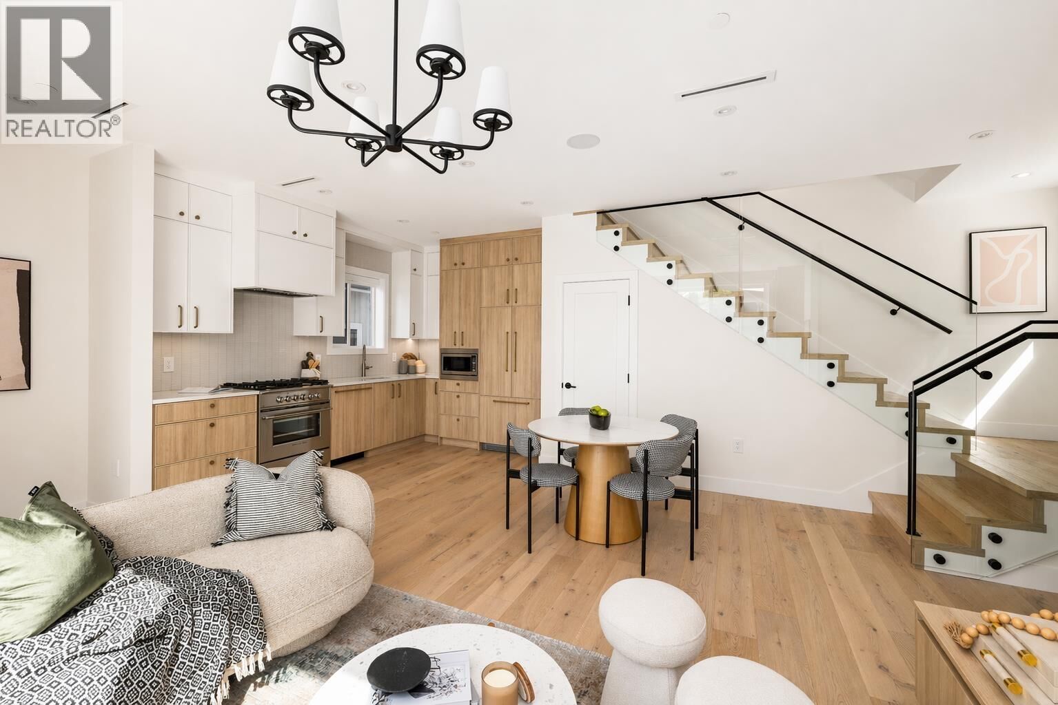 Property Photo:  3141 East 19 Avenue 2  BC V5M 2T2 