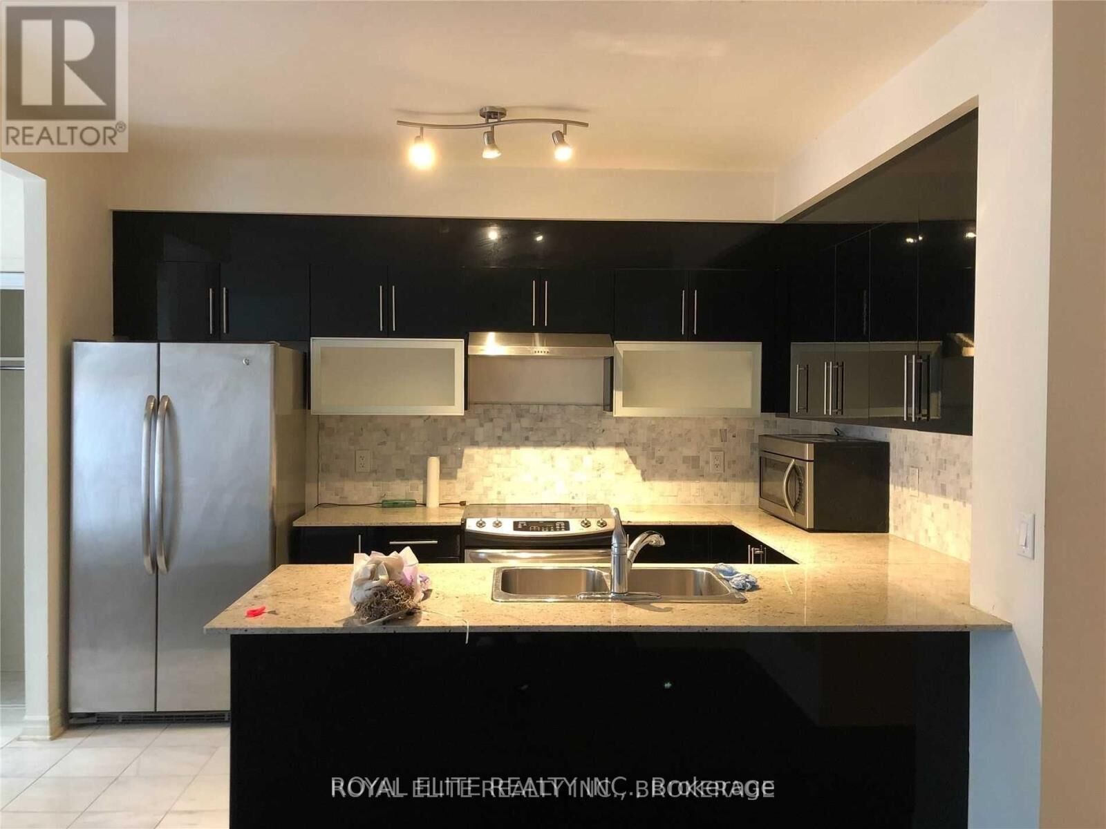Property Photo:  7 Brighton Place 42  ON L4J 0H1 