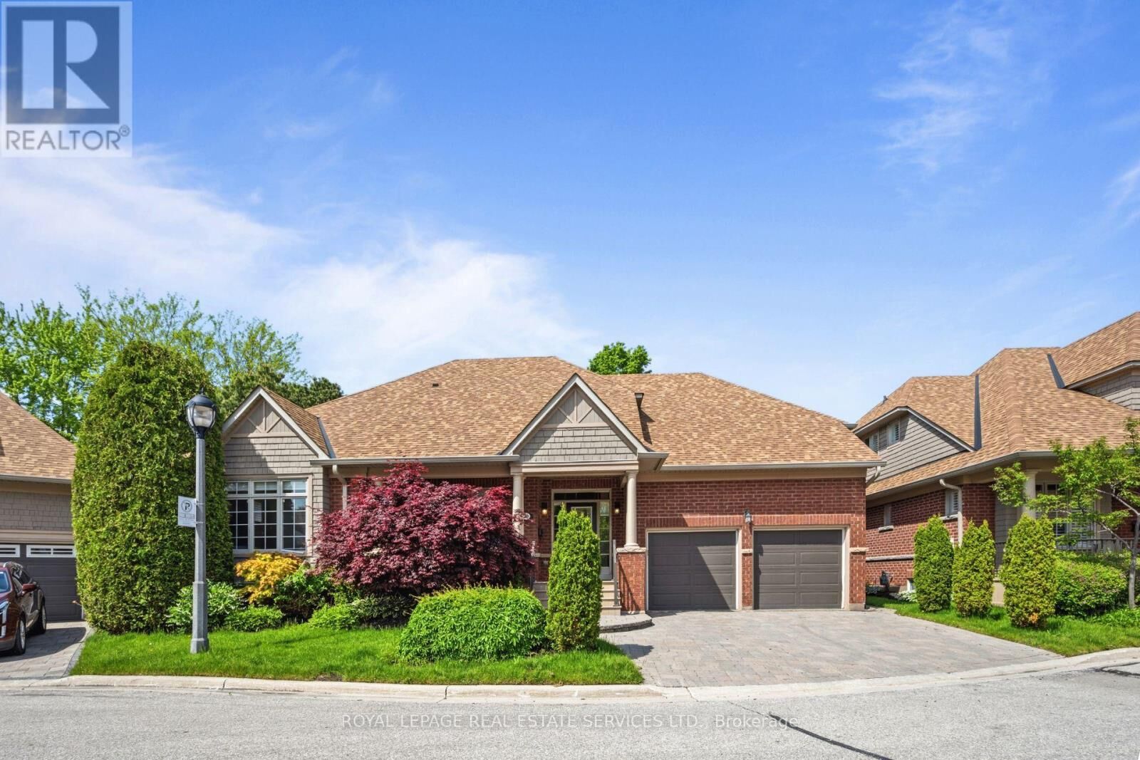 Property Photo:  2130 Dickson Road 10  ON L5B 1Y6 