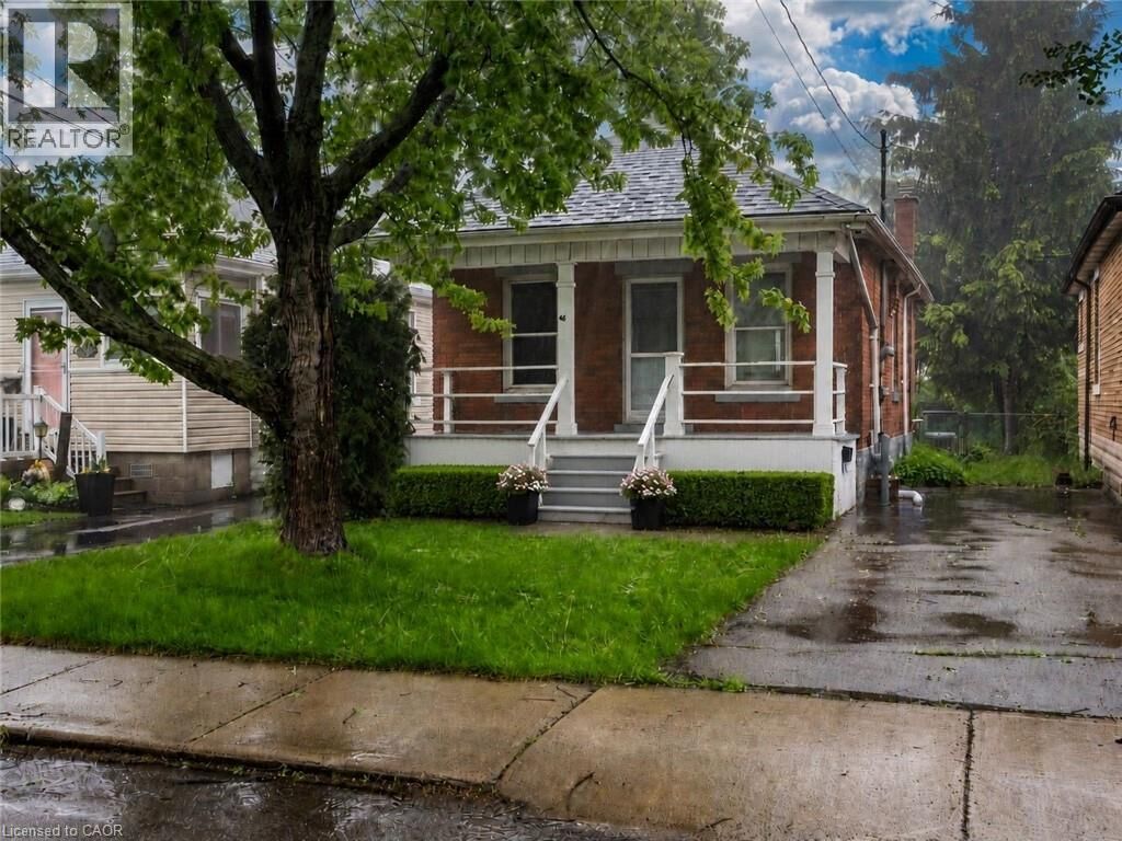 Property Photo:  46 East 16th Street  ON L9A 4H9 