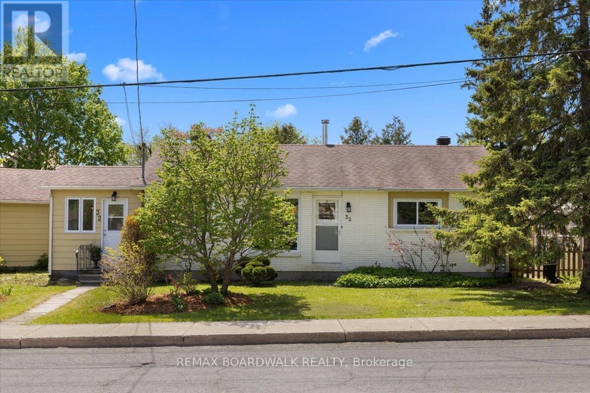 Property Photo: 32 Martin Street South ON K0A 1A0