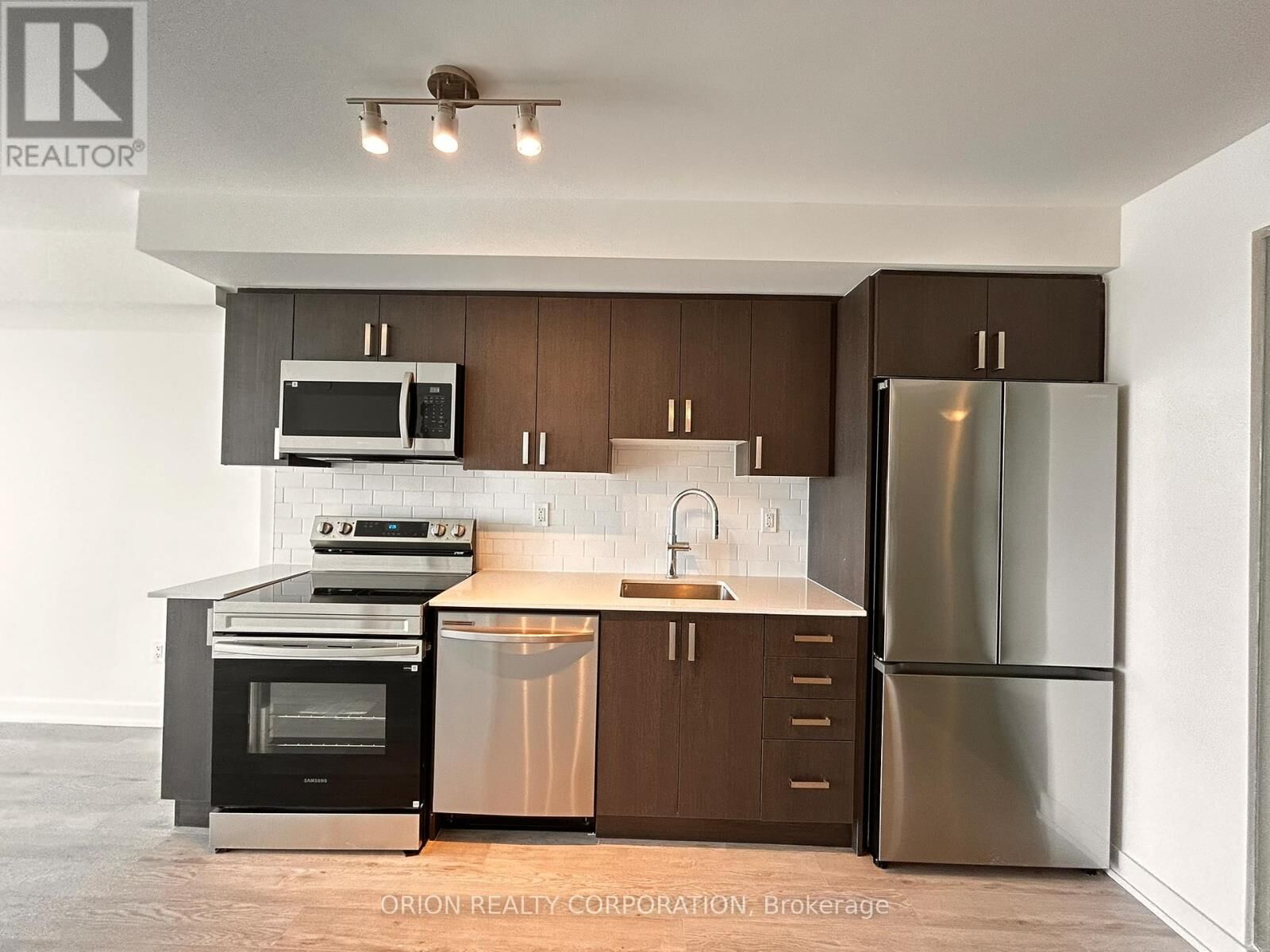 Property Photo:  1010 Sandy Beach Road 706  ON L1W 0C7 
