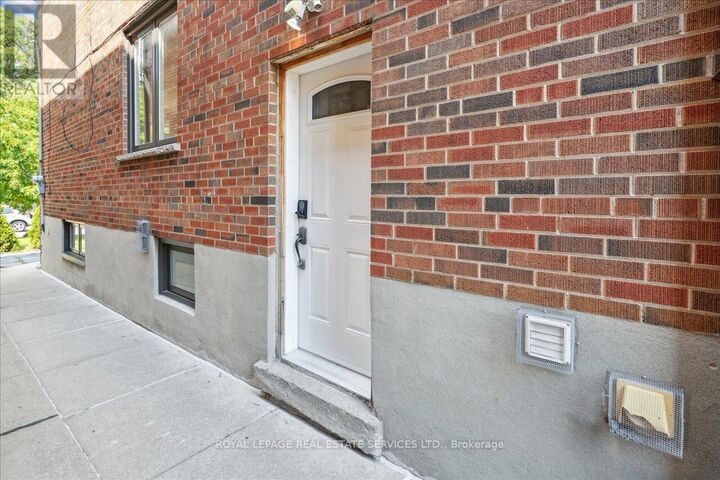 Property Photo:  155 Hope Street Lower  ON M6E 1K4 