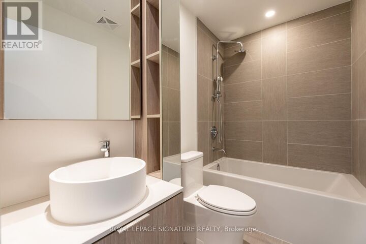 Property Photo: 28 Ann Street 916 ON L5G 0E1