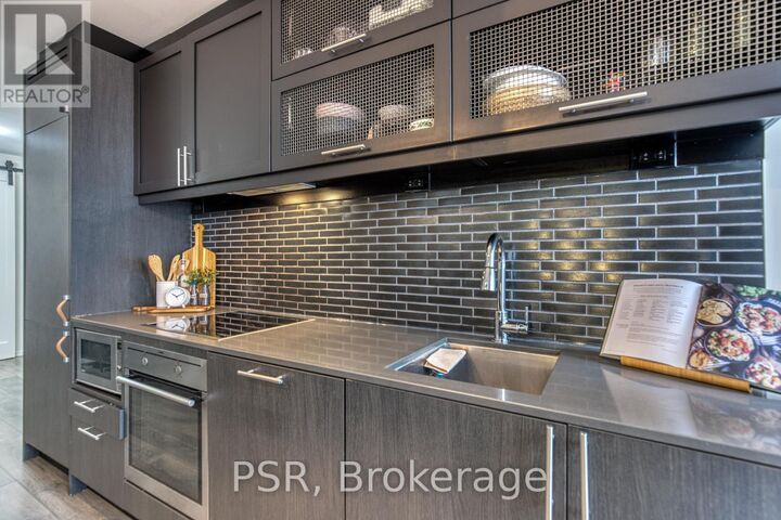 Property Photo: 783 Bathurst Street 321 ON M5S 0A8