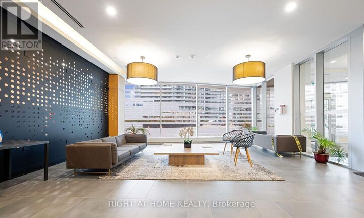 Property Photo:  2520 Eglinton Avenue West 1011  ON L5M 0Y4 