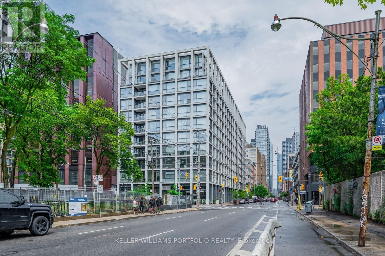 Property Photo: 39 Brant Street 726 ON M5V 0M8