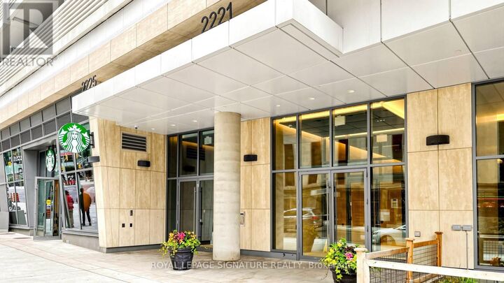 Property Photo:  2221 Yonge Street 1011  ON M4S 0B8 
