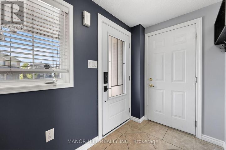 Property Photo:  62 Monarchy Street North  ON L4M 7K1 