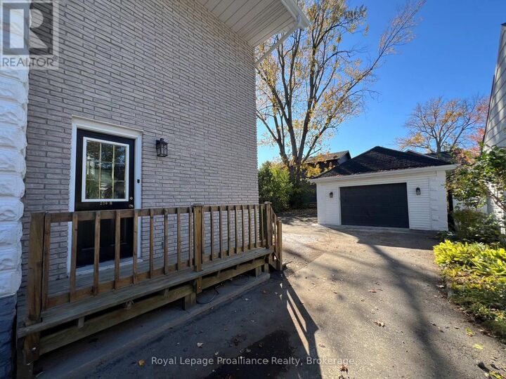 Property Photo:  220 Foster Avenue B  ON K8N 3R2 