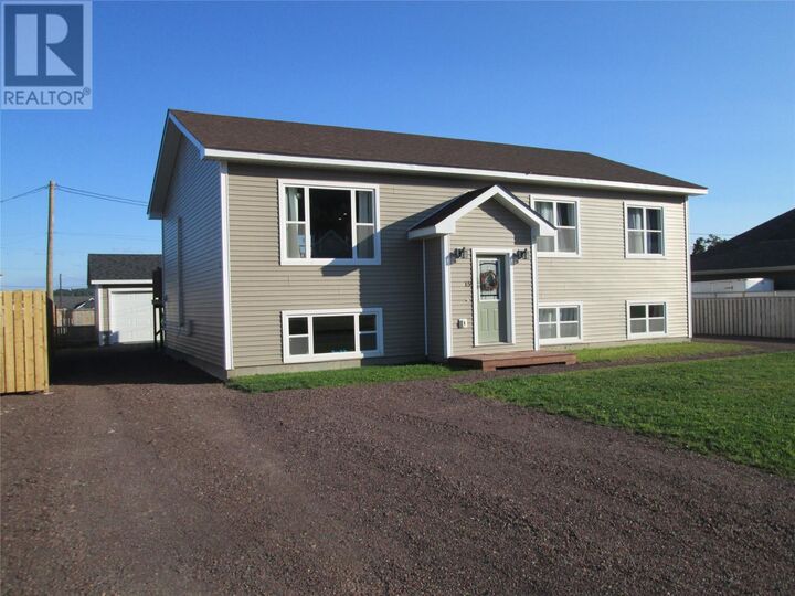 15 McDonald Crescent — photo 1