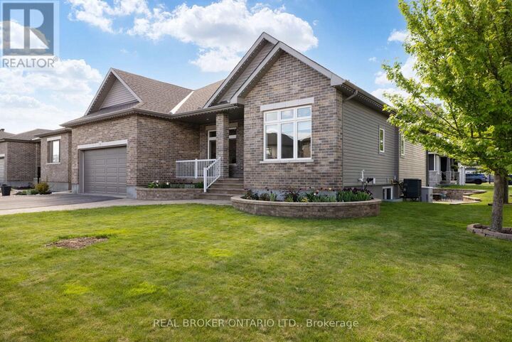 Property Photo:  18 Bryce Court  ON K7C 0E5 