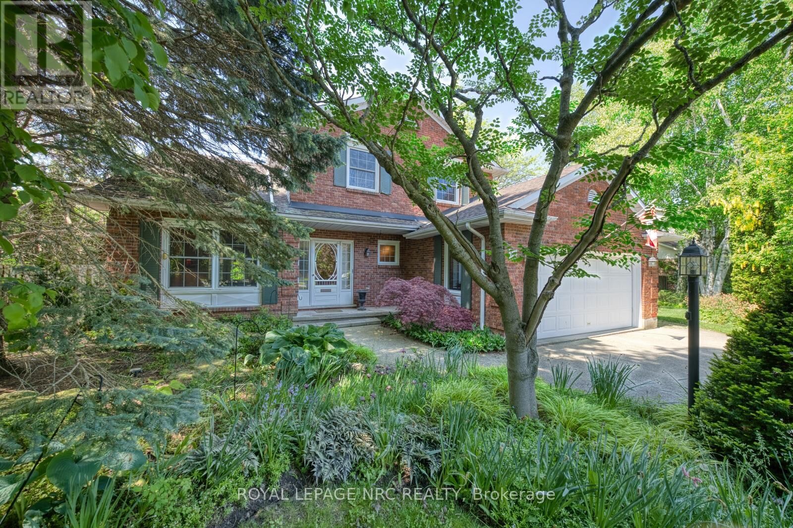 Property Photo: 35 Garrison Village Drive ON L0S 1J0