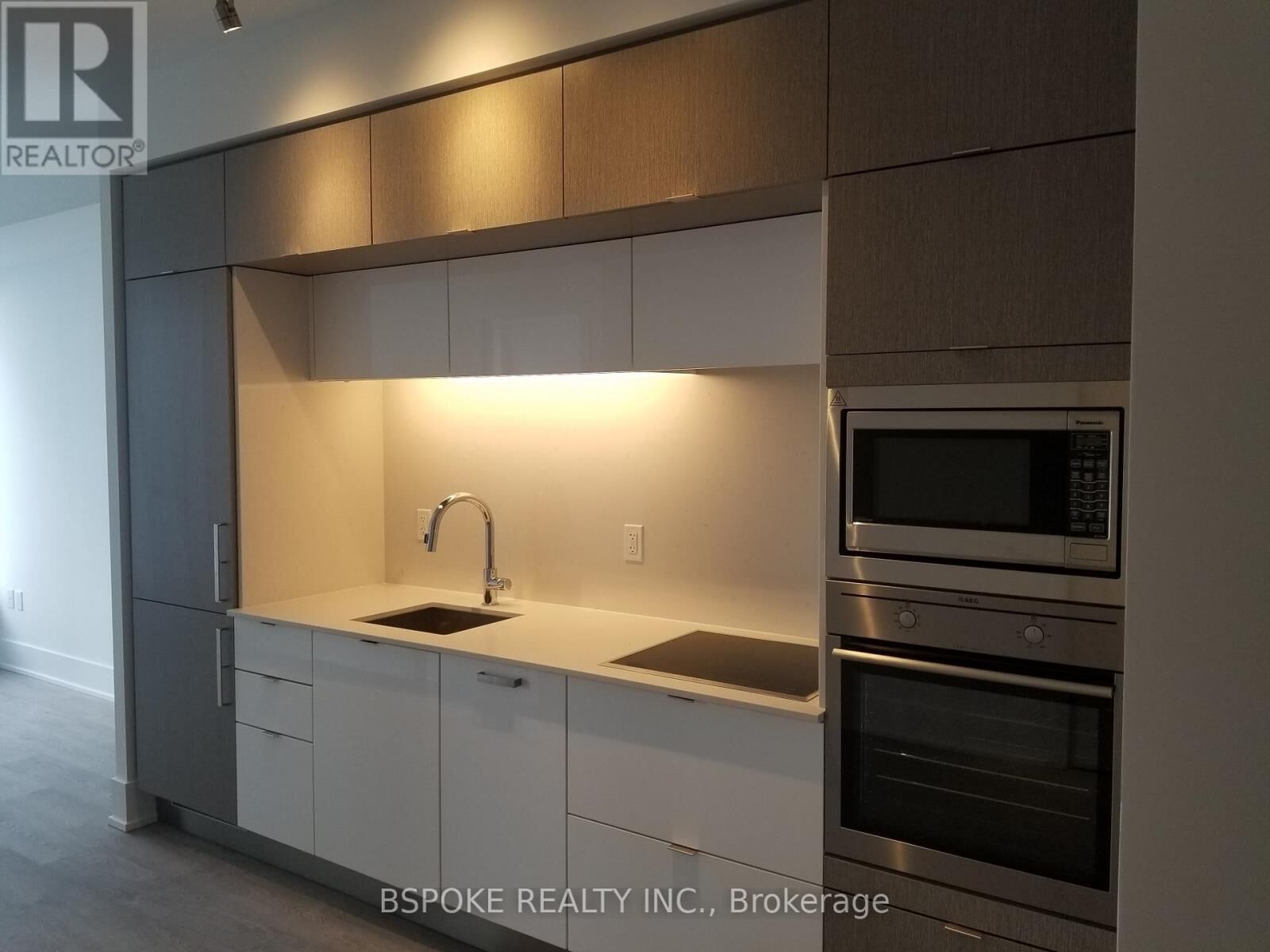 Property Photo:  10 York Street 5102  ON M5J 0E1 