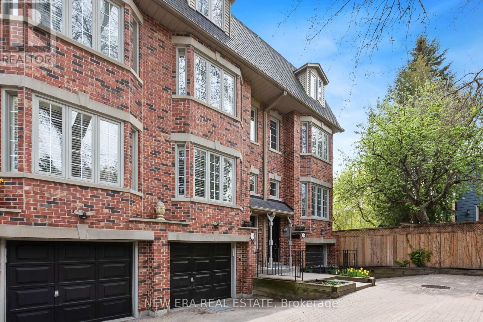 Property Photo:  35 Spruce Street B  ON M5A 2H8 