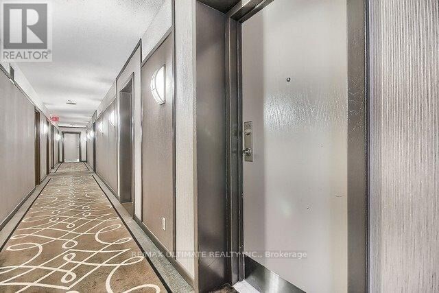Property Photo: 77 Harbour Square 1606 ON M5J 2S2