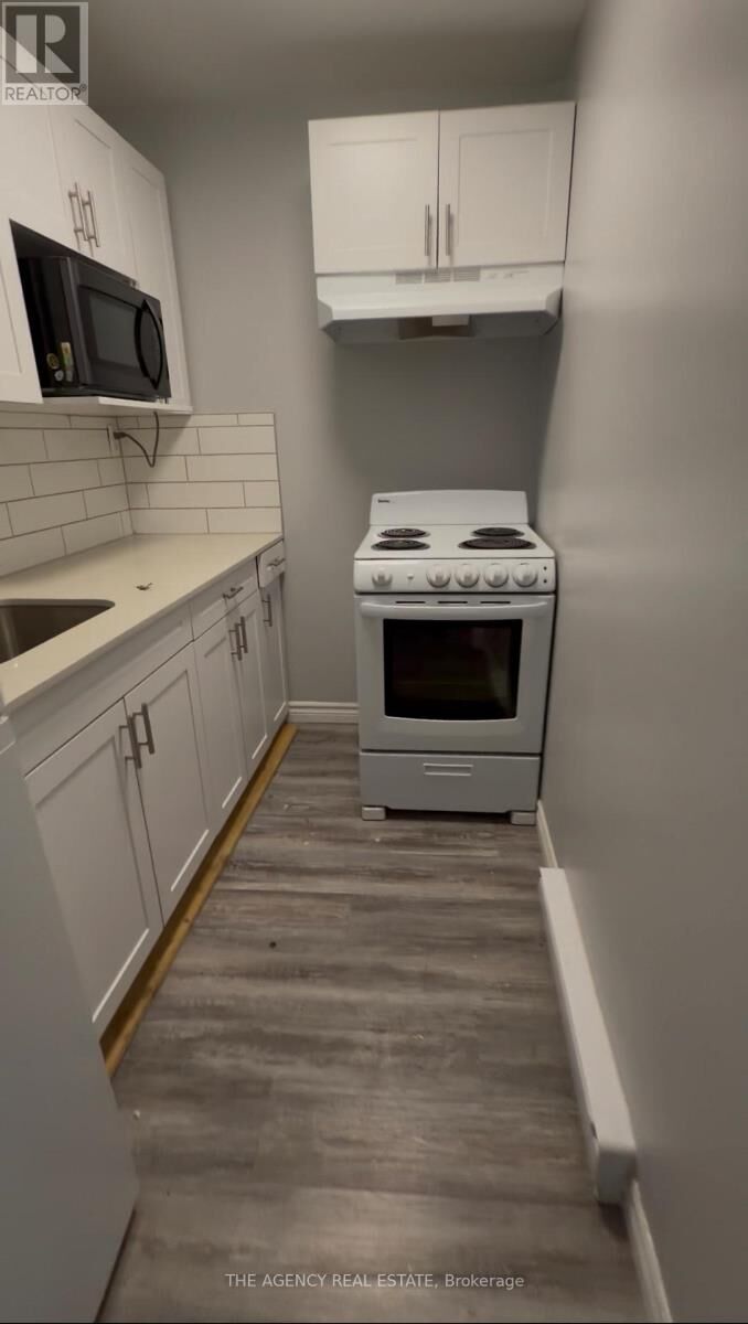 Property Photo: 91 Thames Street South 204 ON N5C 2T2