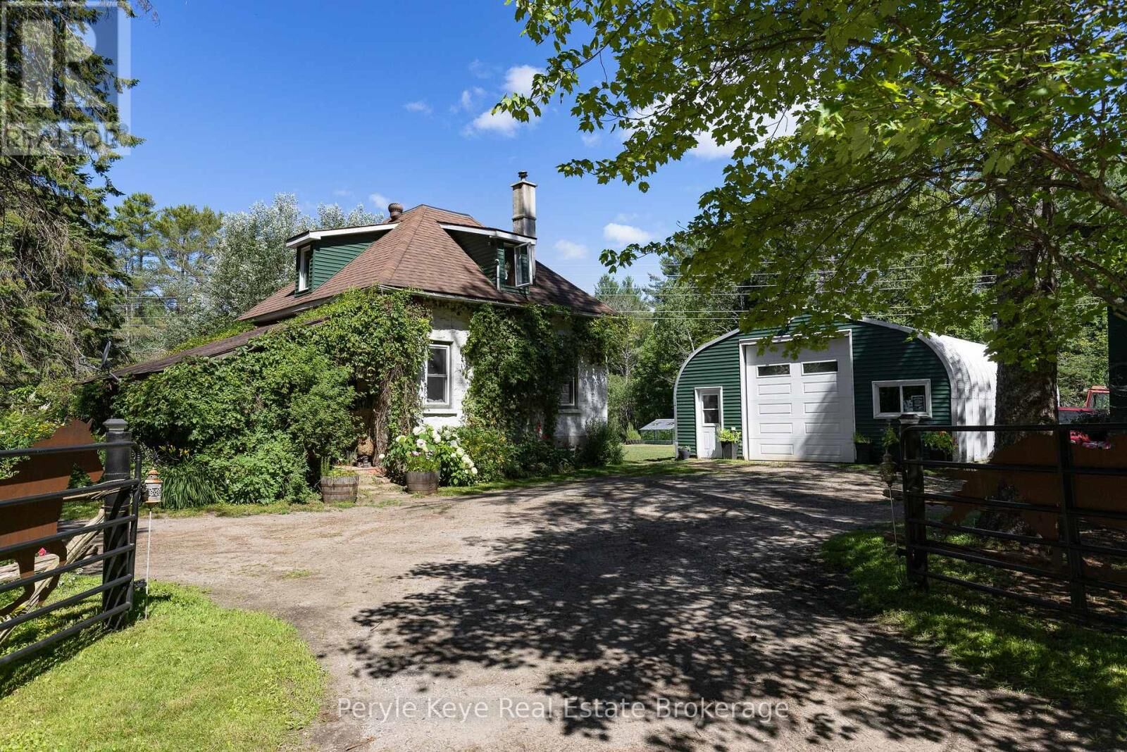 Property Photo: 2322 Old Muskoka Road ON P0B 1M0