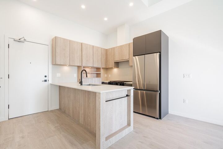 19577 65B Avenue 304 — photo 1