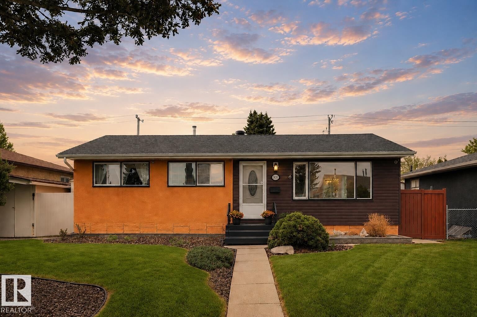 Property Photo:  5203 103 Avenue NW  AB T6A 0T1 