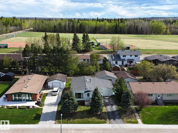 Property Photo: 4617 47 Avenue AB T0E 0T0