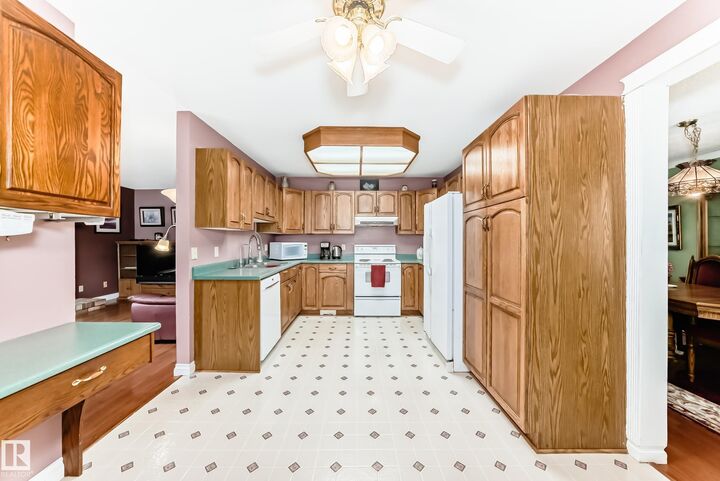 Property Photo:  18931 92 Avenue NW  AB T5T 5R1 