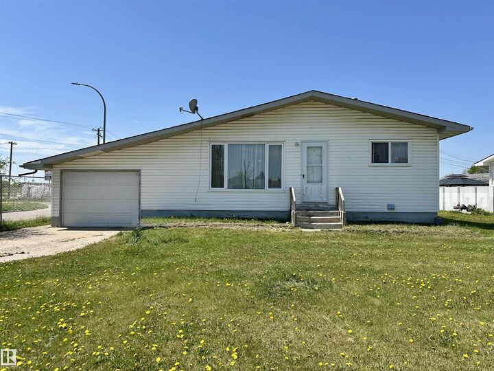 5001 Parkview Crescent — photo 1