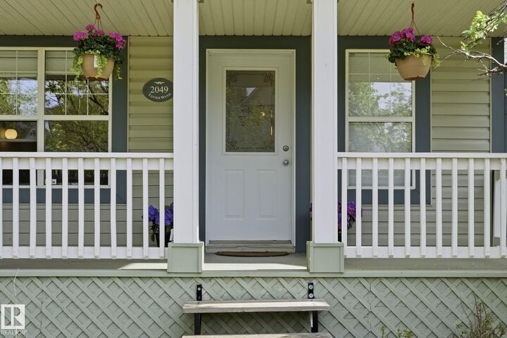Property Photo:  2049 Tanner Wynd NW  AB T6R 2R4 